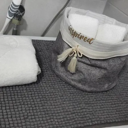 Daire Cozy Corner Apartment-free Parking *